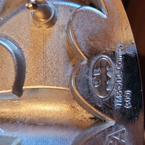 Black and Silver Batman Belt Buckle - Picture 3 of 8